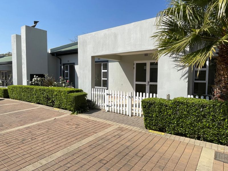 Charming 3-Bedroom Townhouse in a Secure Retirement Village - Photo 7