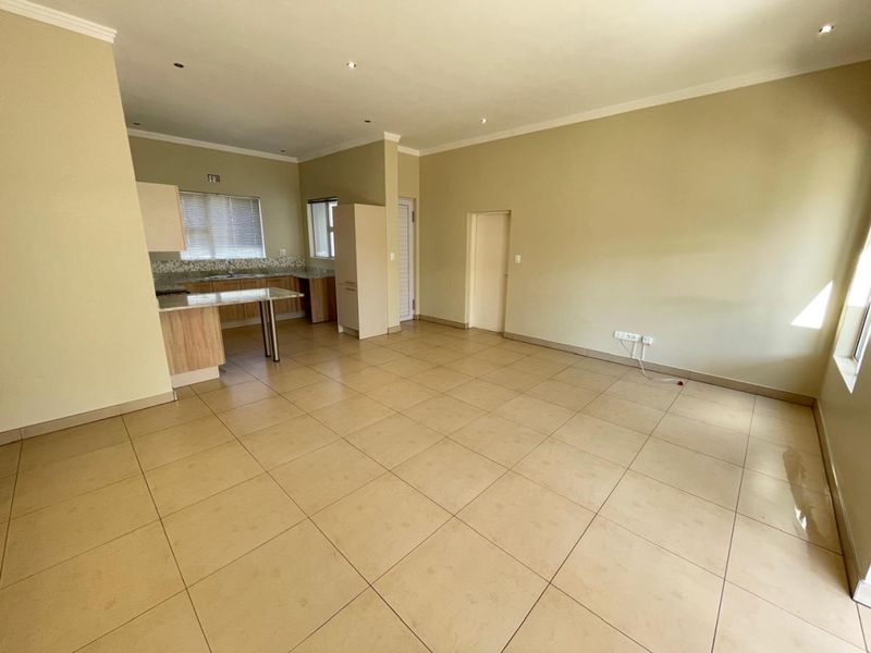 Charming 3-Bedroom Townhouse in a Secure Retirement Village - Photo 1