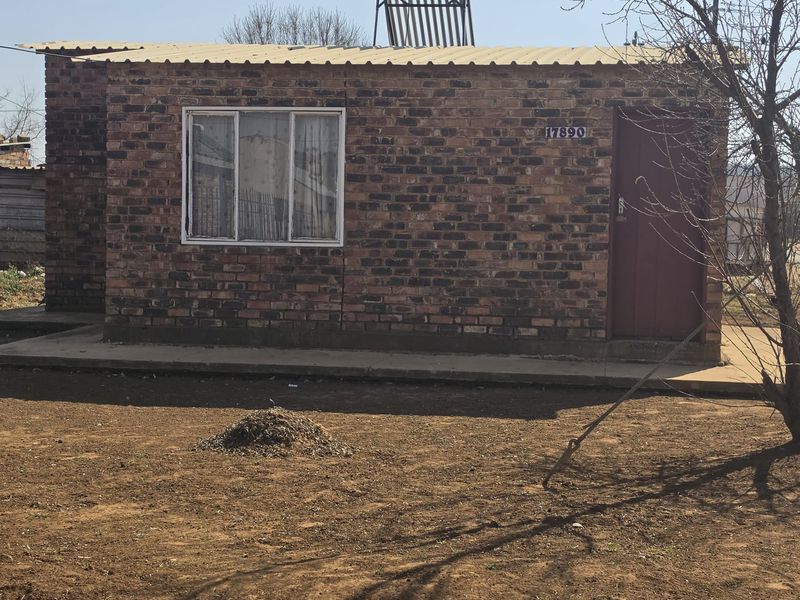 First-Time Buyer or Investor Opportunity! - Photo 2