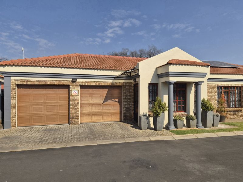 Secure Estate Living in Prime Location! - Photo 1