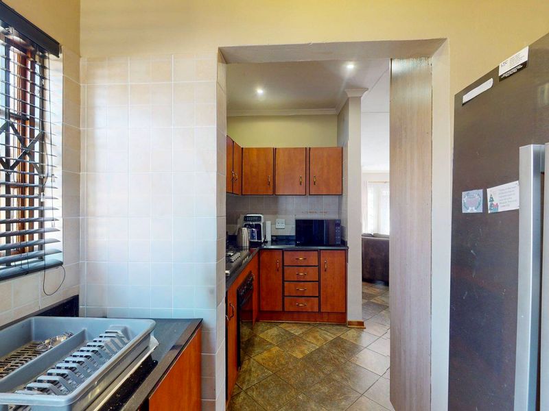 Secure Estate Living in Prime Location! - Photo 9