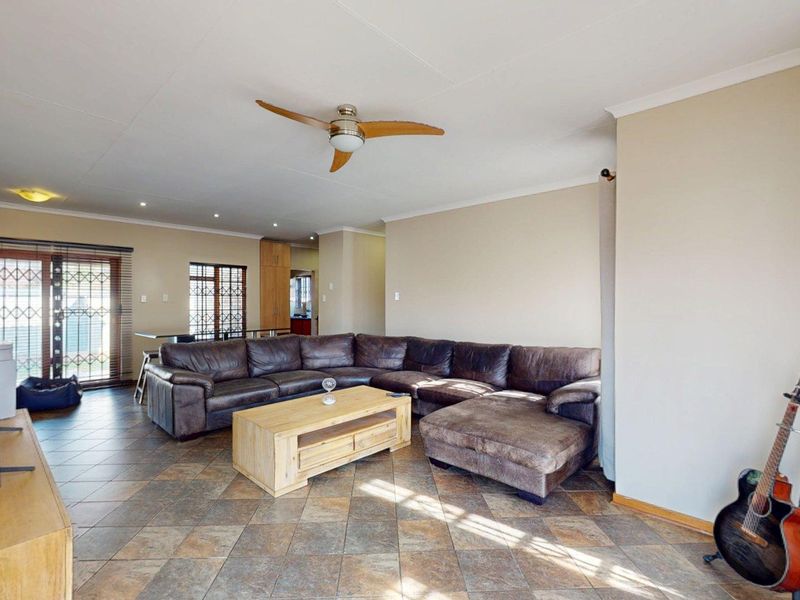 Secure Estate Living in Prime Location! - Photo 4