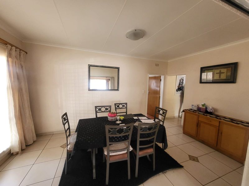 Spacious Modern Family Home for Sale in Safe Risana, Johannesburg - Photo 3