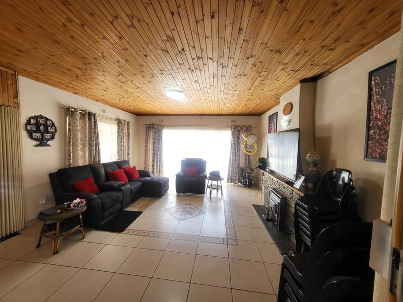 Spacious Modern Family Home for Sale in Safe Risana, Johannesburg - Photo 8