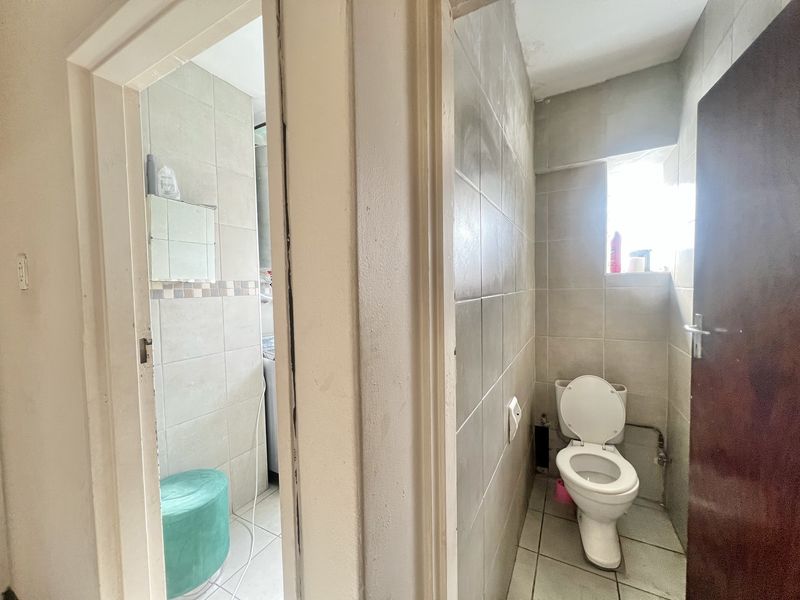 Durban CBD Two Bedroom Flat With Parking For Sale - Photo 5