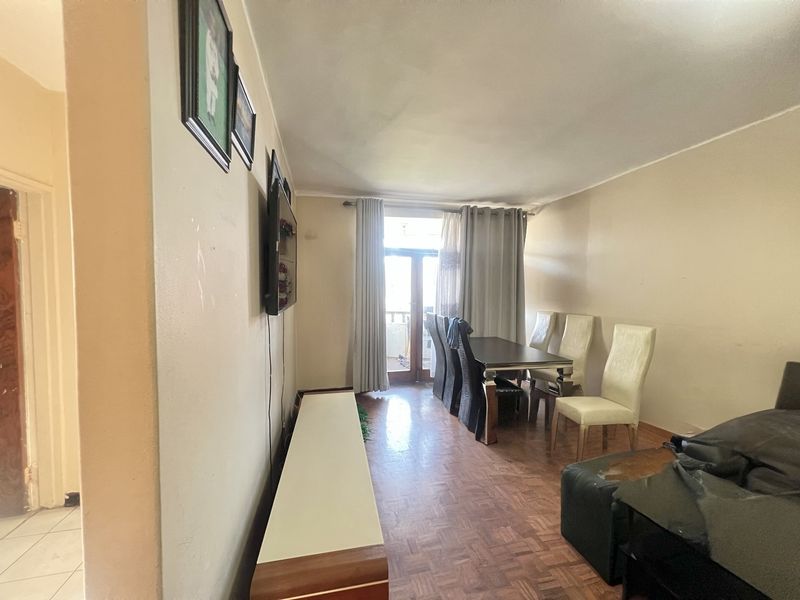 Durban CBD Two Bedroom Flat With Parking For Sale - Photo 8