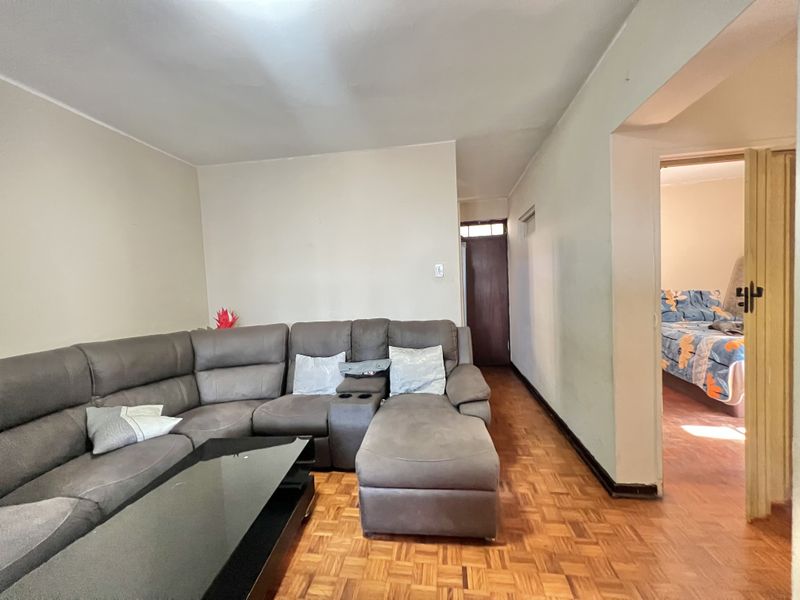 Durban CBD Two Bedroom Flat With Parking For Sale - Photo 7