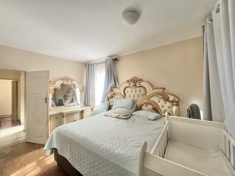 Durban CBD Two Bedroom Flat With Parking For Sale - Photo 2