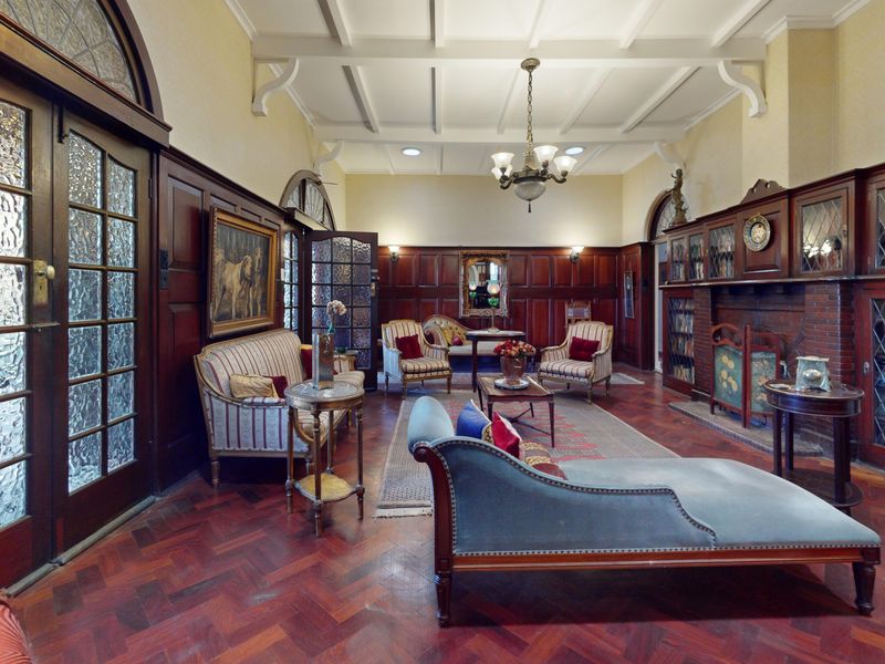 Live Luxury Non-Distressed Auction - Starting to bid from R1,950,000-00! - Photo 8