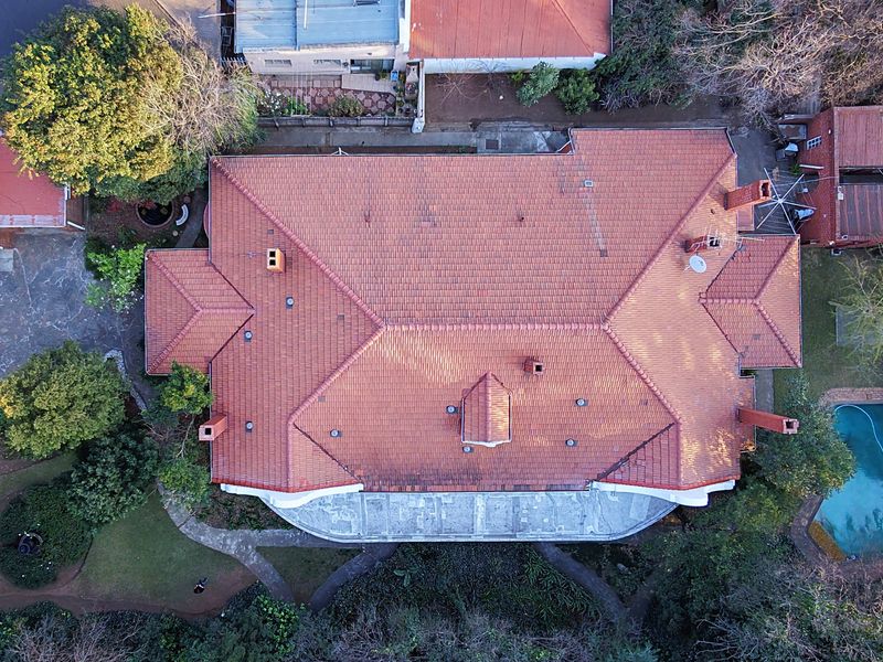 Live Luxury Non-Distressed Auction - Starting to bid from R1,950,000-00! - Photo 7