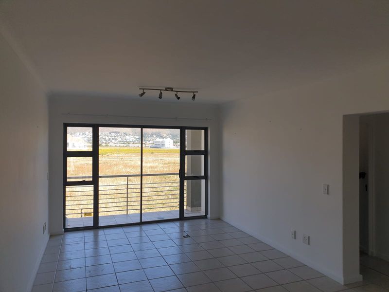 2-Bedroom Unit in Crystal Creek, Gordons Bay! - Photo 3