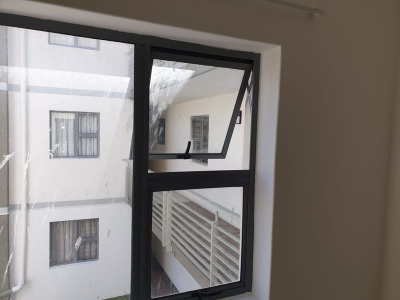 2-Bedroom Unit in Crystal Creek, Gordons Bay! - Photo 9