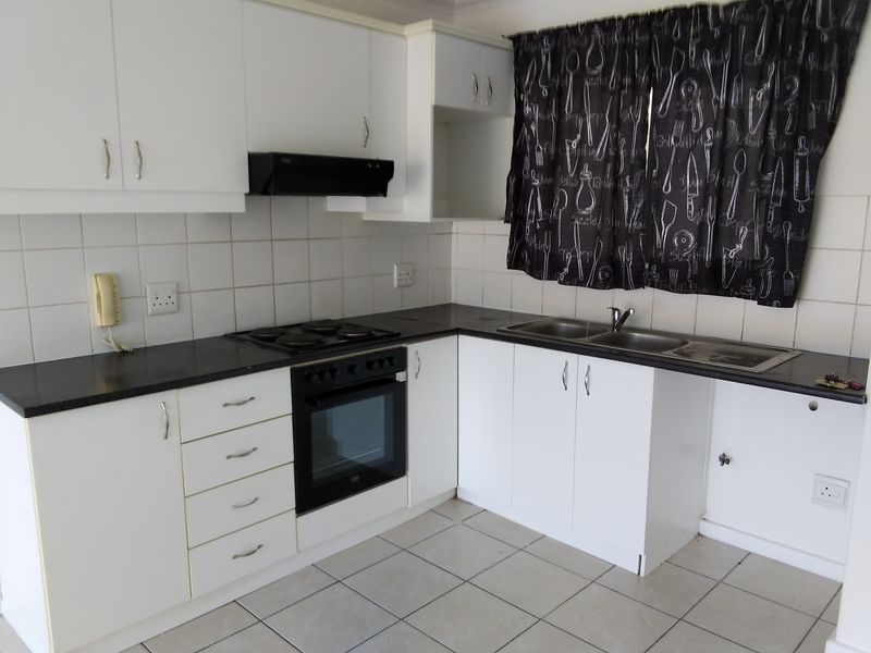 2-Bedroom Unit in Crystal Creek, Gordons Bay! - Photo 6