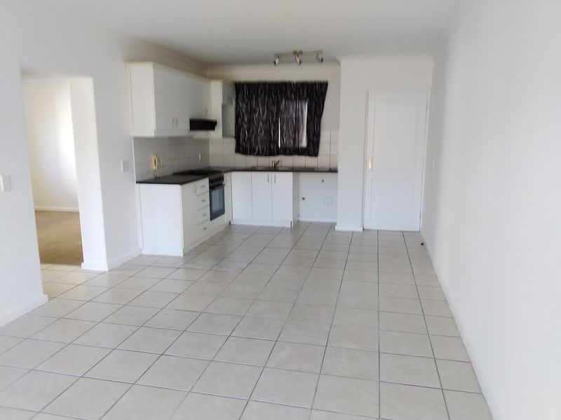 2-Bedroom Unit in Crystal Creek, Gordons Bay! - Photo 5