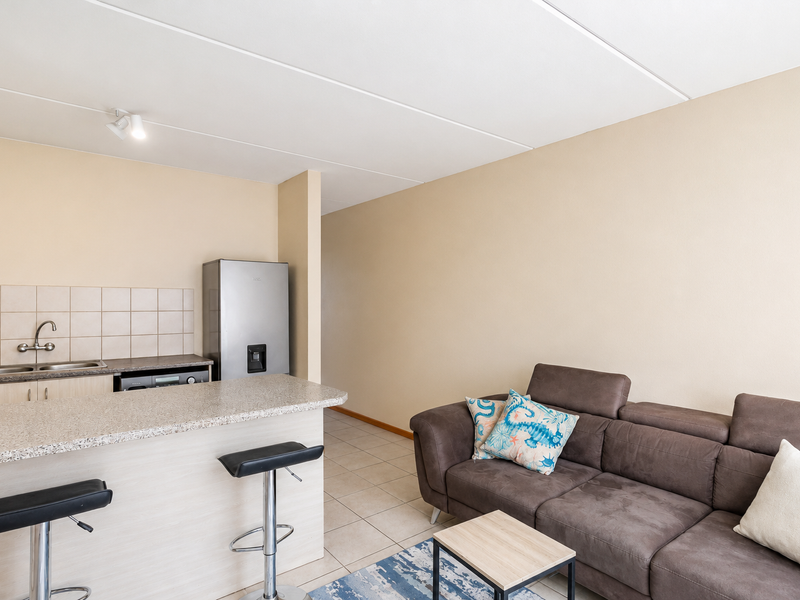 Ideal For Modern Living and Investment Opportunities! - Photo 3