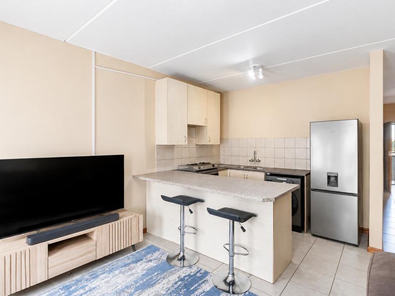 Ideal For Modern Living and Investment Opportunities! - Photo 4