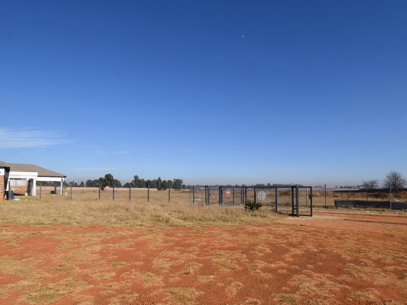 Live Luxury Non-Distressed Auction - Starting to bid from R1250,000-00! - Photo 10