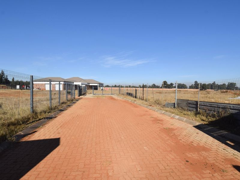 Live Luxury Non-Distressed Auction - Starting to bid from R1250,000-00! - Photo 3
