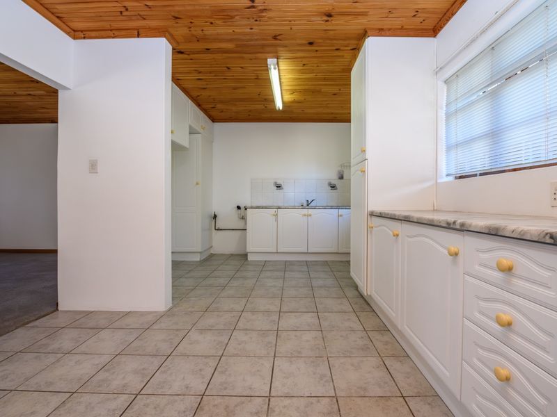 Facebrick 4 bedroom home in the heart of Charlo! - Photo 10