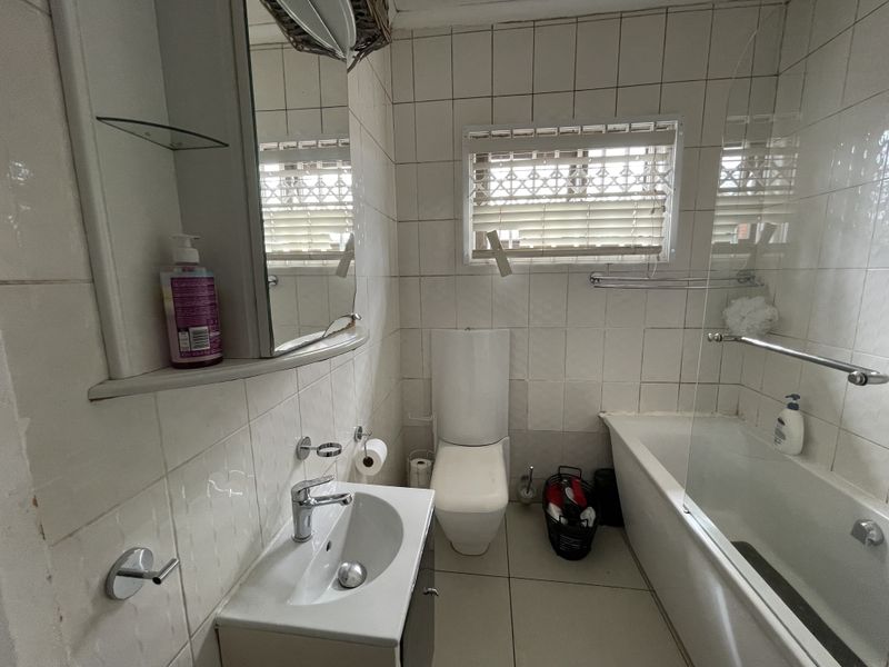 Well-Maintained 2-Bedroom Home with Flatlet for Sale in NU14, Mdantsane - Photo 10