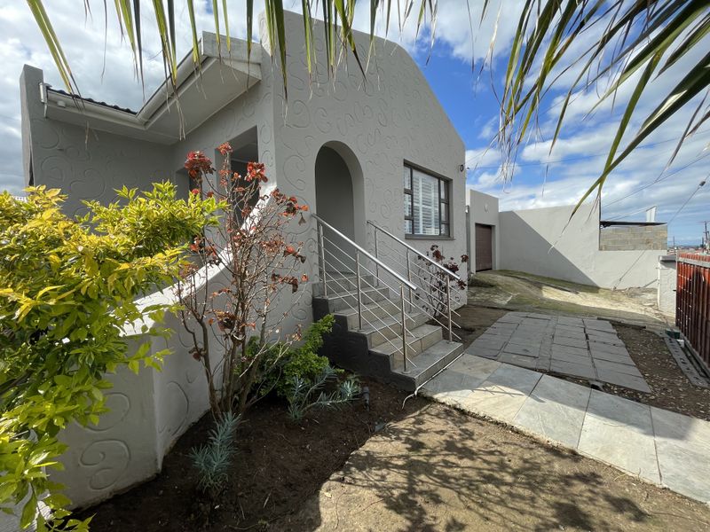 Well-Maintained 2-Bedroom Home with Flatlet for Sale in NU14, Mdantsane - Photo 3