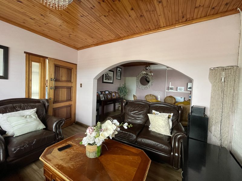 Well-Maintained 2-Bedroom Home with Flatlet for Sale in NU14, Mdantsane - Photo 5