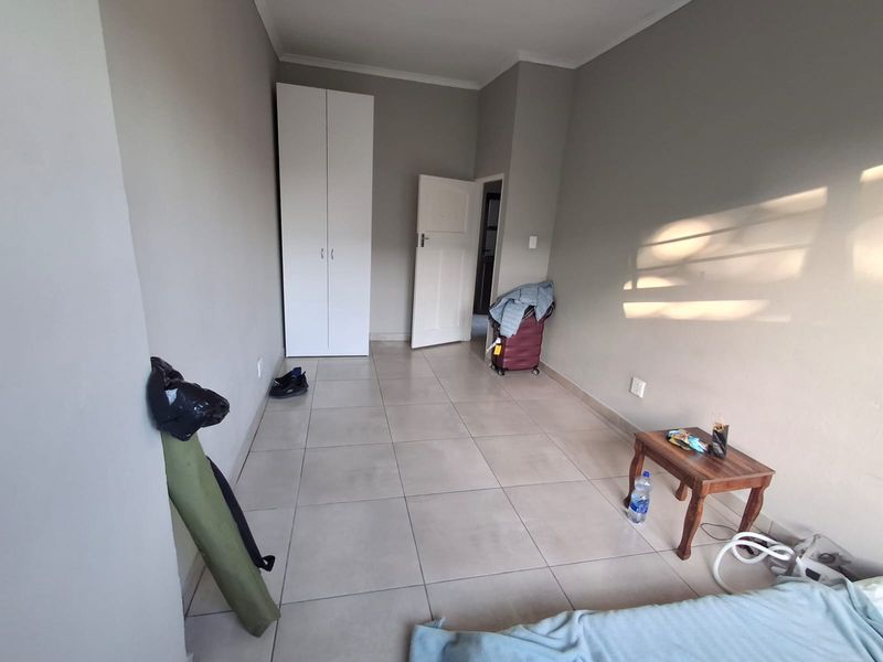 Unfurnished 3-Bedroom House - Photo 9