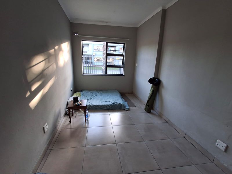 Unfurnished 3-Bedroom House - Photo 8