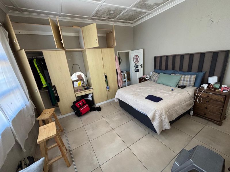 Unfurnished 3-Bedroom House - Photo 6