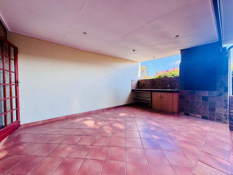 Comfortable 4 Bedroom Family Townhouse with a Private Garden - Photo 7