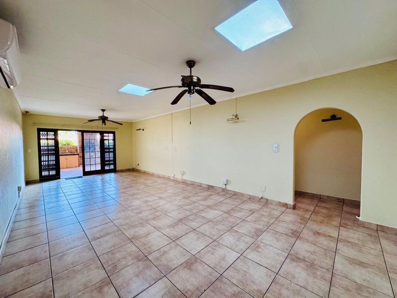 Comfortable 4 Bedroom Family Townhouse with a Private Garden - Photo 6