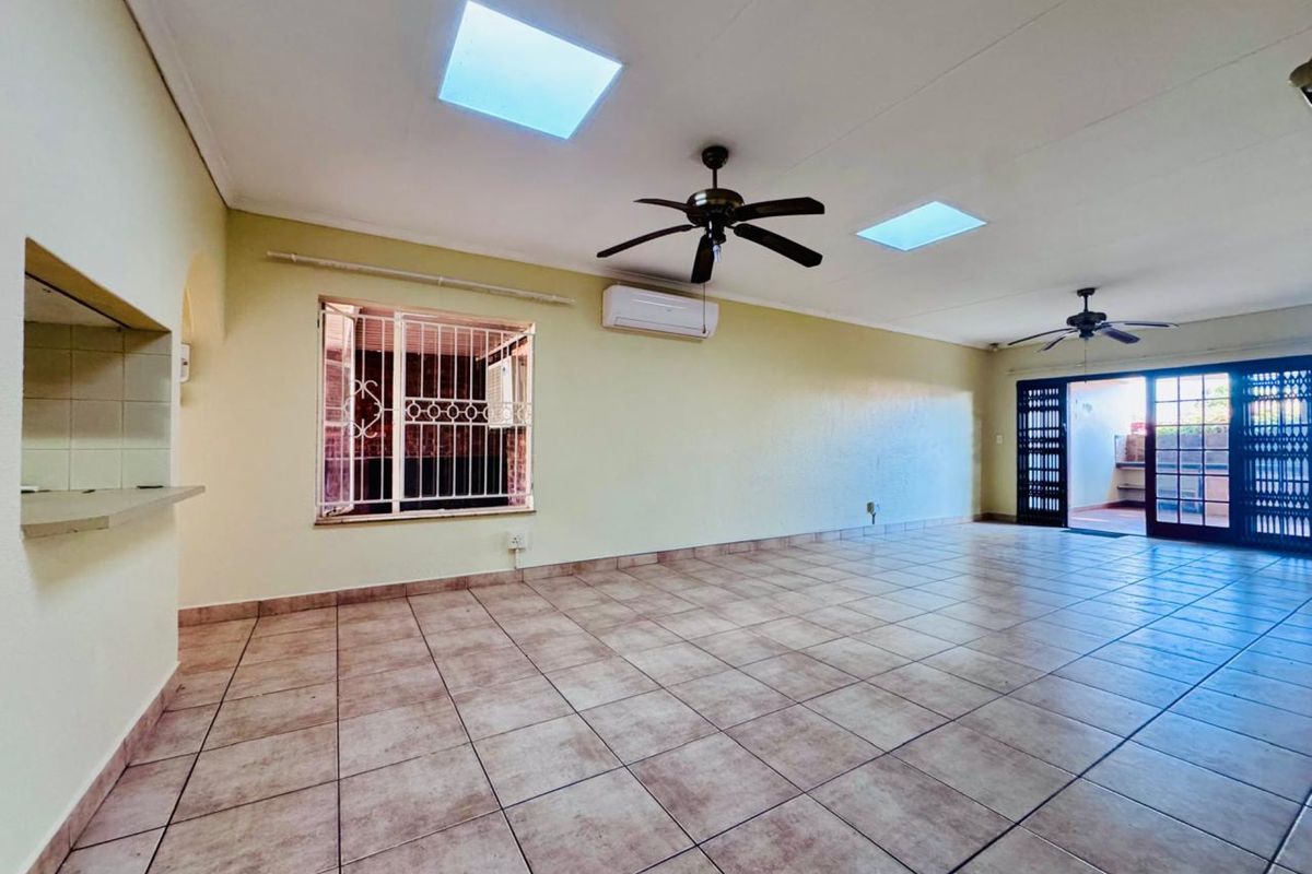 Comfortable 4 Bedroom Family Townhouse with a Private Garden - Photo 5