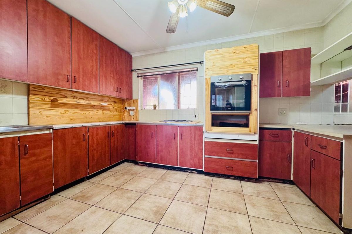 Comfortable 4 Bedroom Family Townhouse with a Private Garden - Photo 4