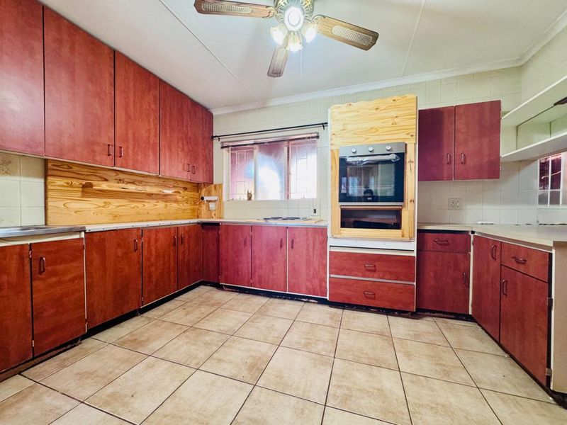 Comfortable 4 Bedroom Family Townhouse with a Private Garden - Photo 4