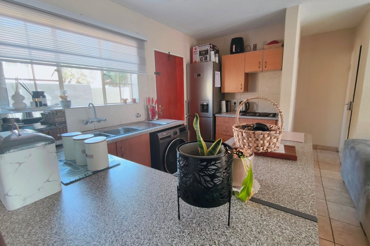 2 Bedroom Townhouse in Kosmosdal - Photo 3