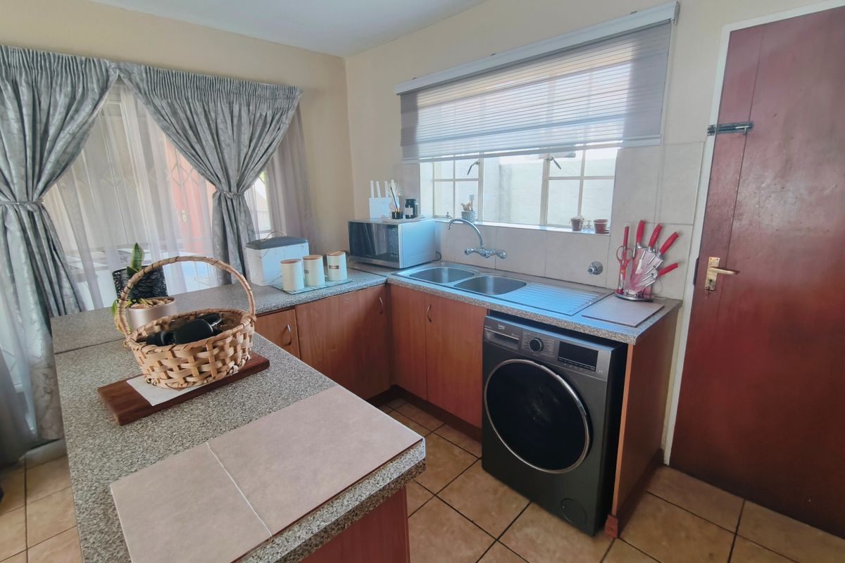 2 Bedroom Townhouse in Kosmosdal - Photo 4