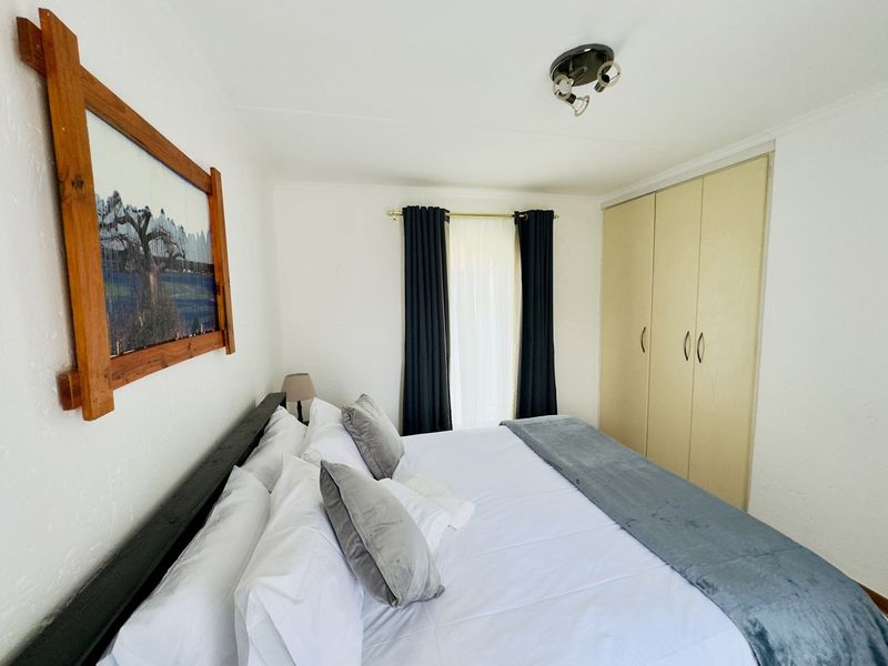 Elegant 3-Bedroom Residence in Shana Park, Midrand - Photo 10