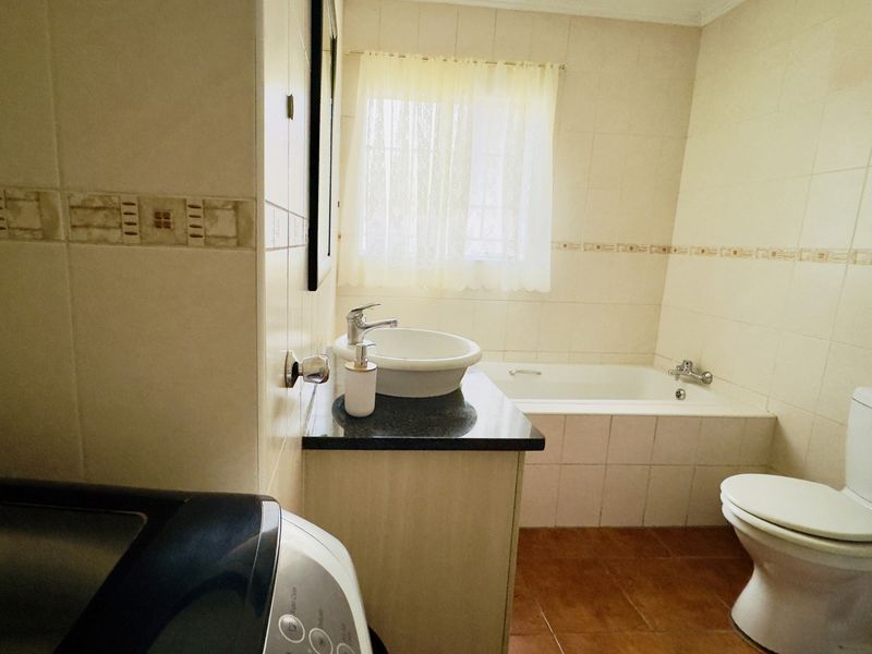 Elegant 3-Bedroom Residence in Shana Park, Midrand - Photo 8