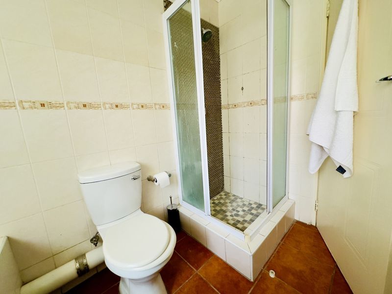 Elegant 3-Bedroom Residence in Shana Park, Midrand - Photo 7