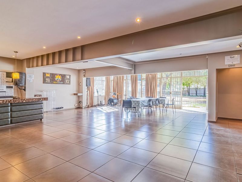 Versatile Commercial Property with Multiple Income & Usage Opportunities – Approx. 450m2 Under Roof - Photo 9