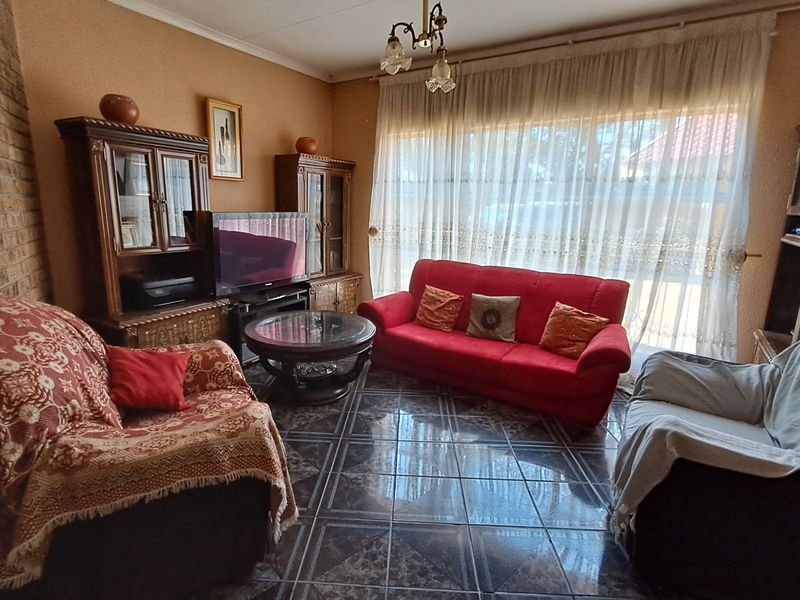 Spacious Family Living – A Home Designed for Family, Comfort & Togetherness - Photo 2
