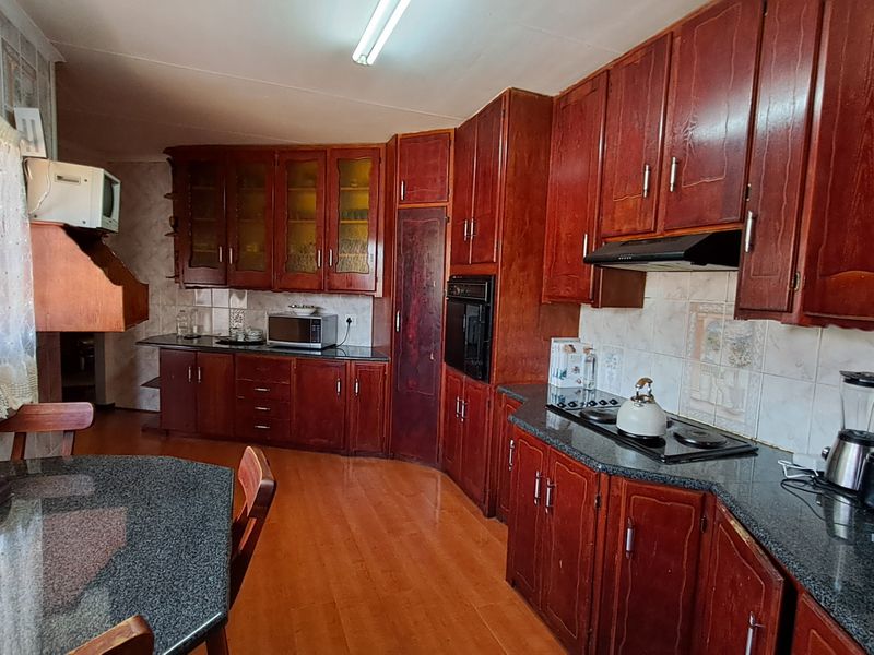 Spacious Family Living – A Home Designed for Family, Comfort & Togetherness - Photo 4