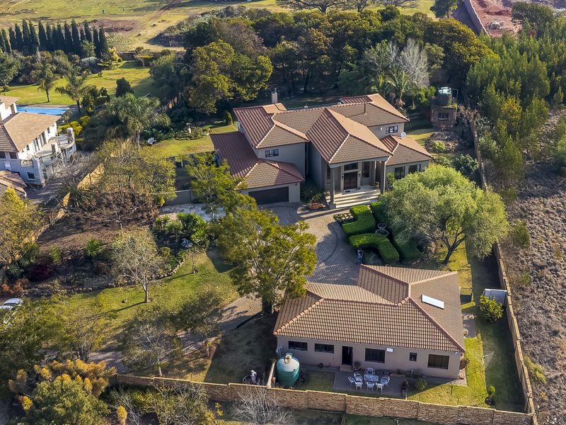 Where City Convenience Meets Expansive Outdoor Living - Photo 3