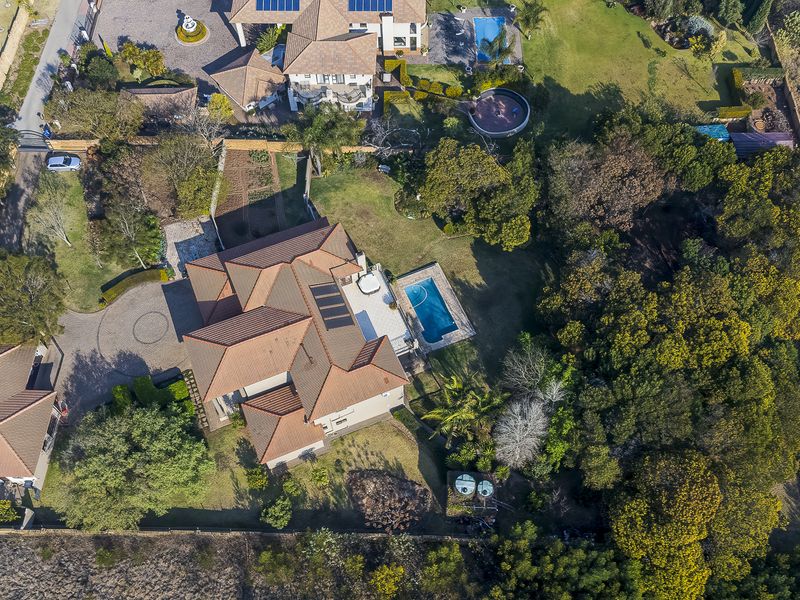 Where City Convenience Meets Expansive Outdoor Living - Photo 4