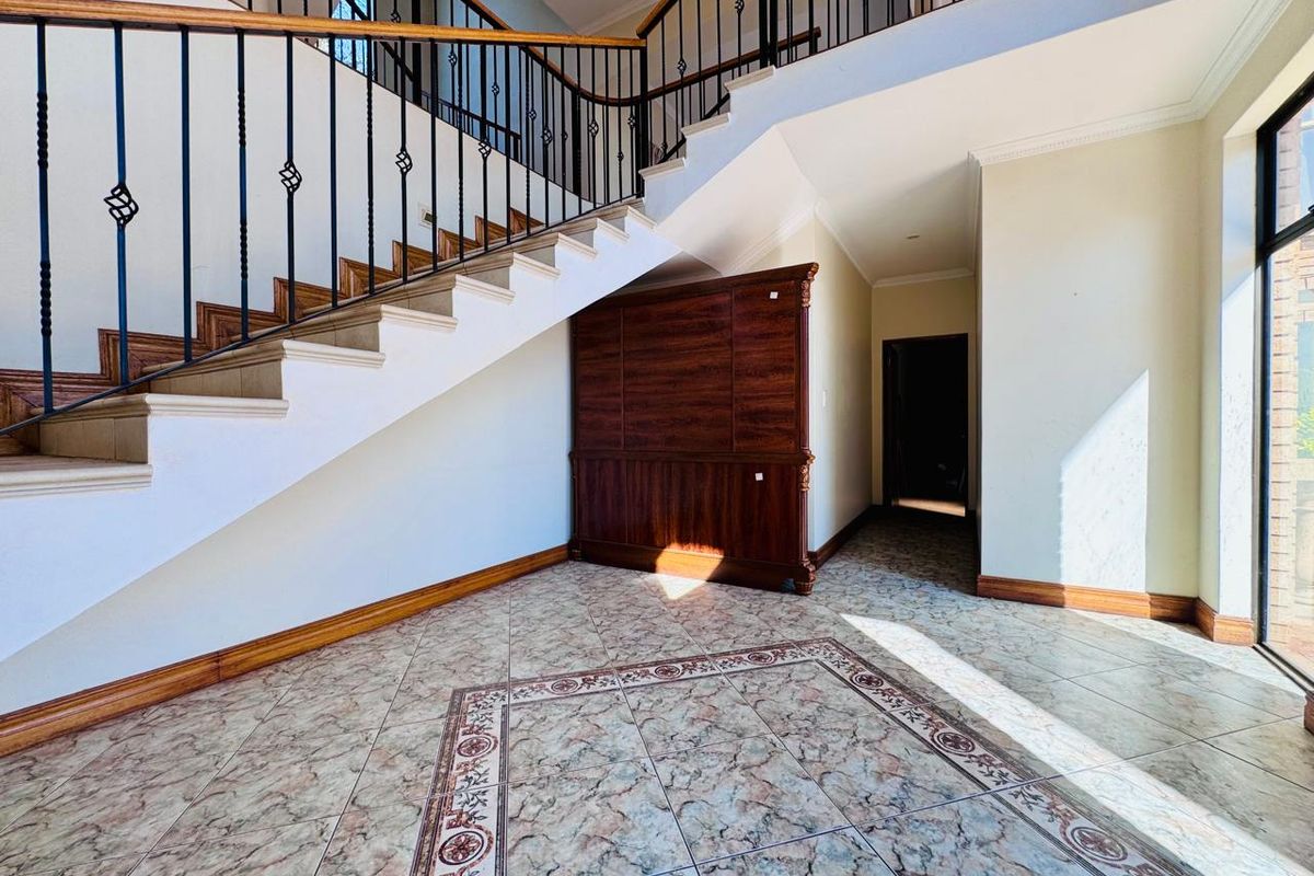 Majestic Multi-Level Family Home with Flatlet Nestled Against the Mountain - Photo 5