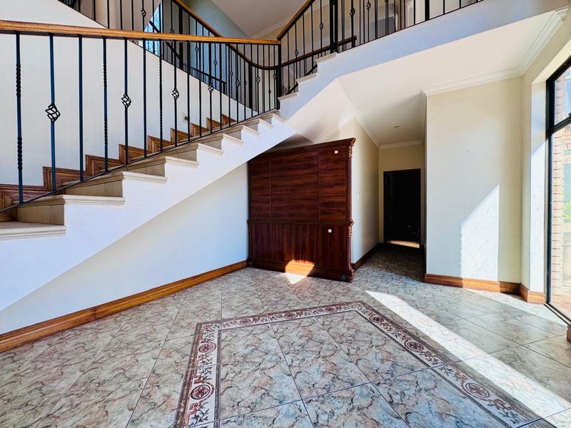 Majestic Multi-Level Family Home with Flatlet Nestled Against the Mountain - Photo 5