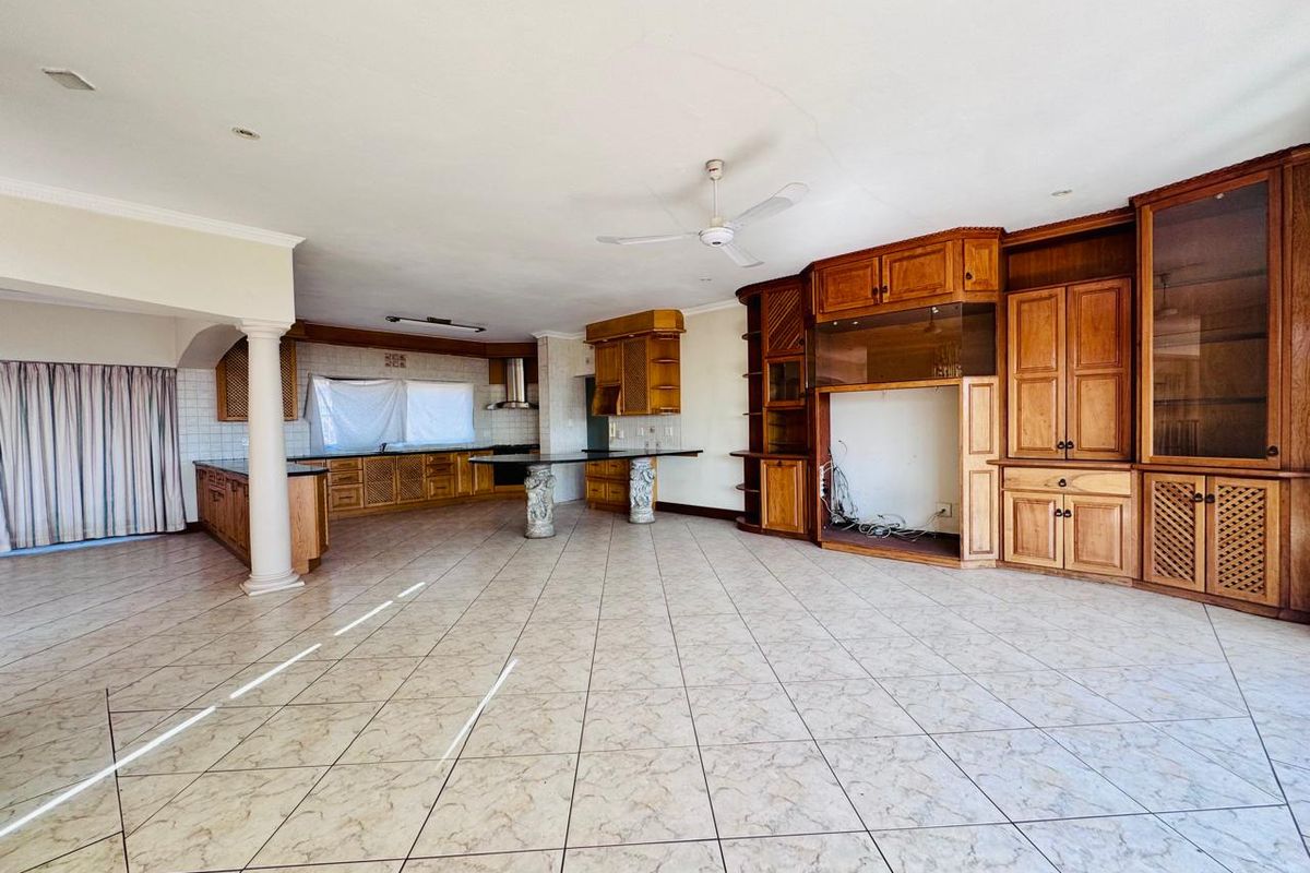 Majestic Multi-Level Family Home with Flatlet Nestled Against the Mountain - Photo 2