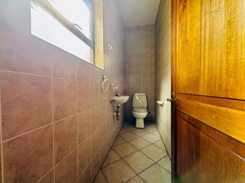 Majestic Multi-Level Family Home with Flatlet Nestled Against the Mountain - Photo 6