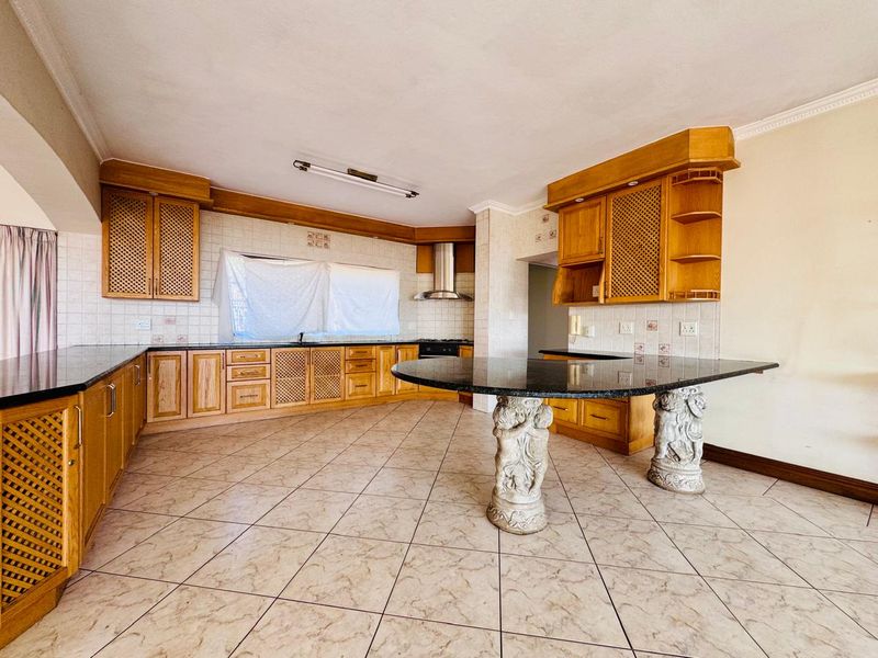 Majestic Multi-Level Family Home with Flatlet Nestled Against the Mountain - Photo 3