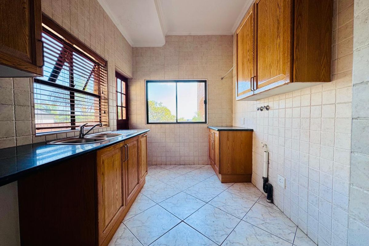 Majestic Multi-Level Family Home with Flatlet Nestled Against the Mountain - Photo 4